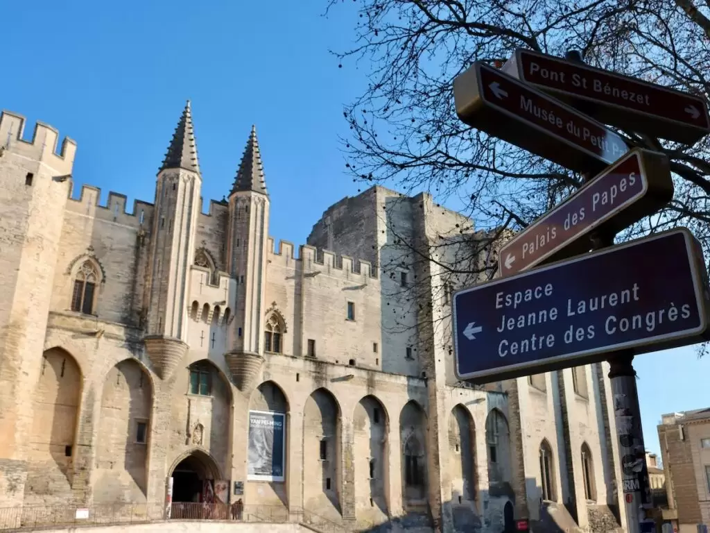 Palais des Papes street sign